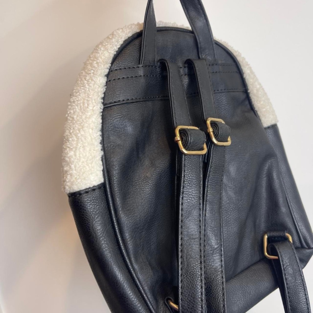 Cream Sherpa Mini Backpack 🖤 - Picture 5 of 7